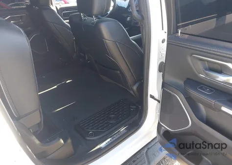 2021 Ram 1500 Laramie 4X4 5'7 Box z USA, uszkodzony, nr VIN 1C6SRFJT4MN738300